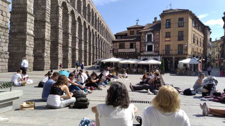 Sonia Obiol, representante del colectivo de alumnos, padres y profesores de la Escuela de Arte " Casa de los Picos ", denuncia la situación del centro en el inicio del curso
