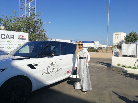 Paris Hilton posando para la prensa durante la presentación de la iniciativa de Apneef