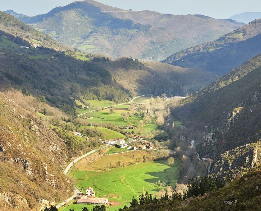 Vista de uno de los valles del concejo que hoy visitamos