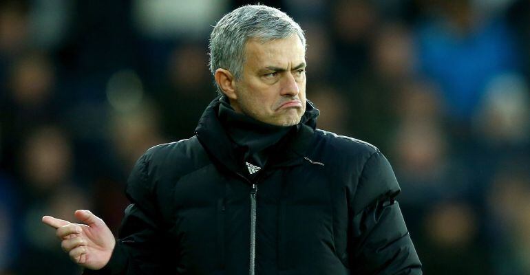 SWANSEA, WALES - JANUARY 17:  Jose Mourinho the Chelsea Manager gestures during the Barclays Premier League match between Swansea City and Chelsea at the Liberty Stadium on January 17, 2015 in Swansea, Wales.  (Photo by Richard Heathcote/Getty Images)