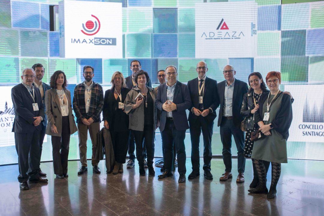 Representantes del Ayuntamiento de Santiago con organizadores del COP