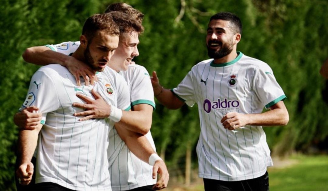 Cañizo, Diego Campo y Gonzalo celebran uno de los goles ante el Cayón