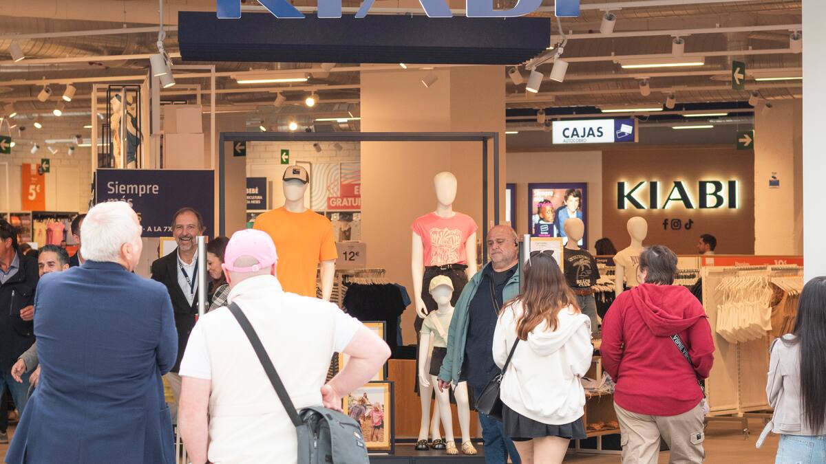 ¡No más crisis de invitada! Tu próximo vestido de ensueño está en Kiabi (y por menos de 25 euros) 2 Moncloa ¡Adiós a la ruina! Encuentra el vestido de invitada perfecto en Kiabi por menos de 25 euros