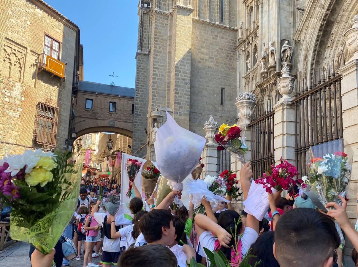 Uno de los colegios participantes en la ofrenda del Corpus 2024