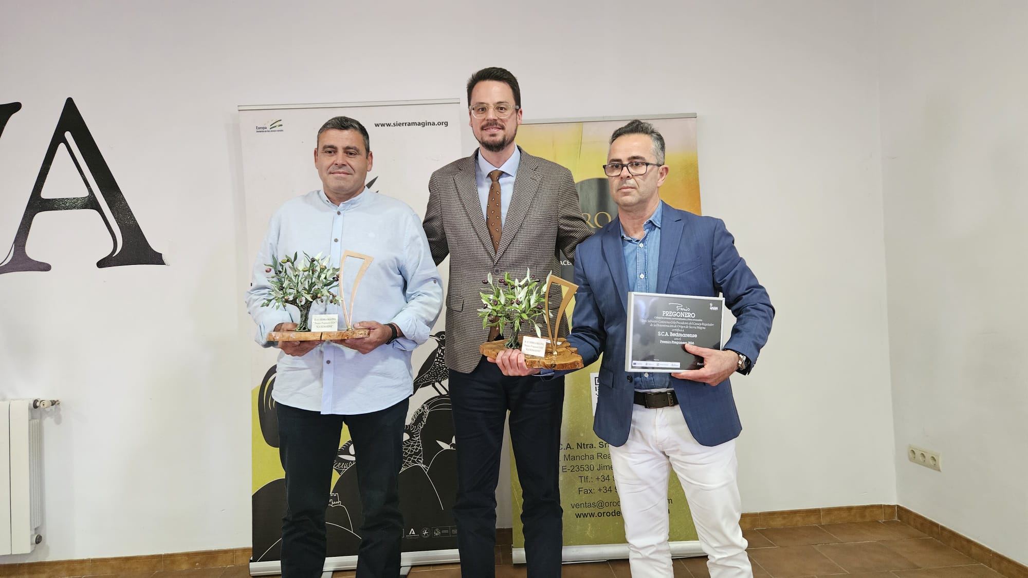 Represesntantes de la Cooperativa Bedmarense recogen los premios Pregonero, a la mayor comercialización