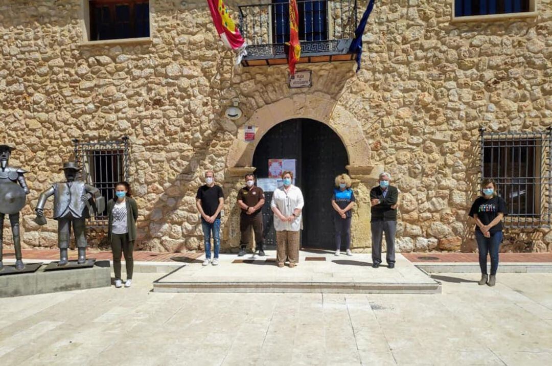 Minuto de silencio en el consistorio pedernoseño