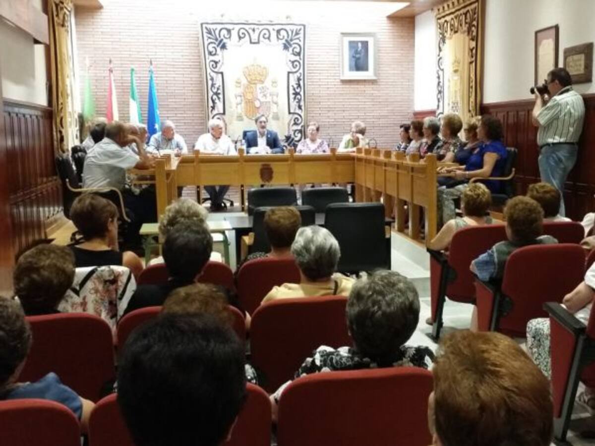 Los más mayores toman el pleno en el marco de la conmemoración de la Semana del Mayor