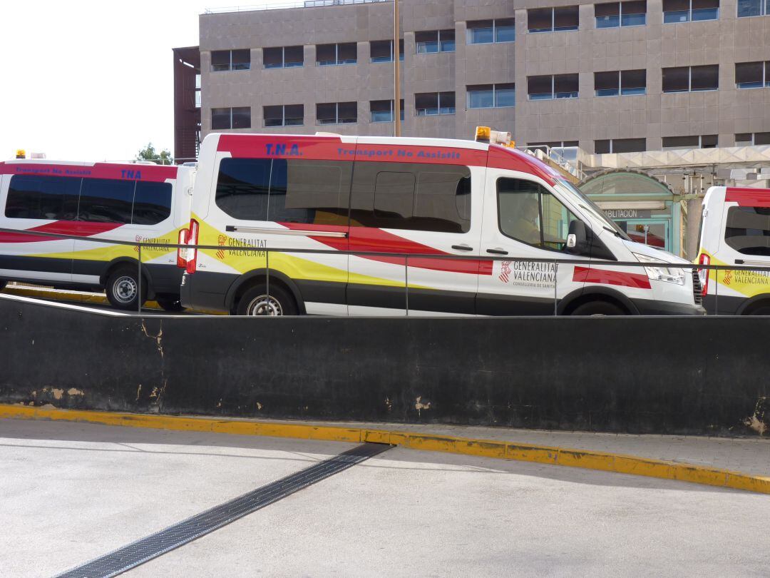 Ambulancias en el Hospital de Elda 