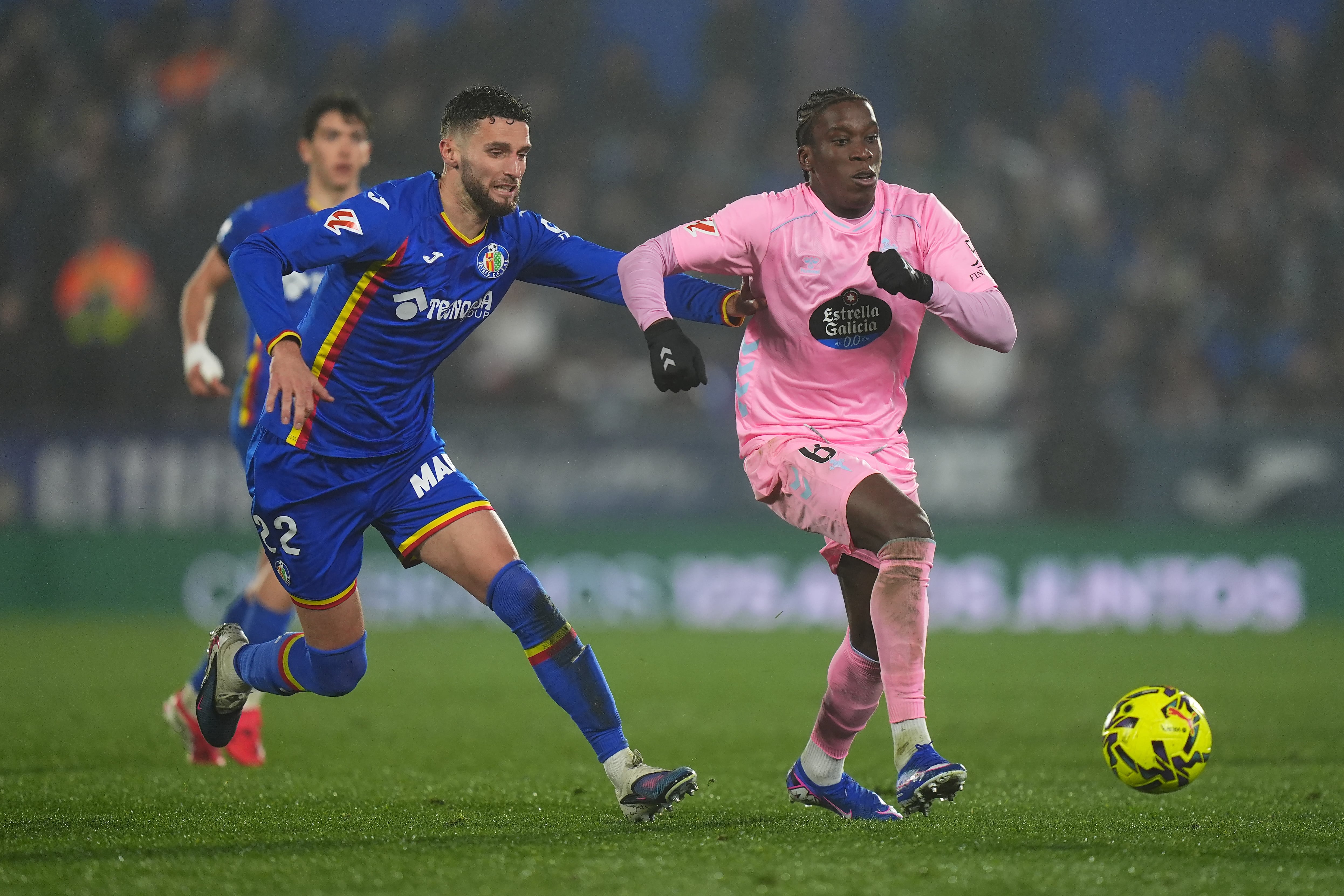 Ilaix Moriba y Domingos Duarte, en el Getafe-Celta de LaLiga
