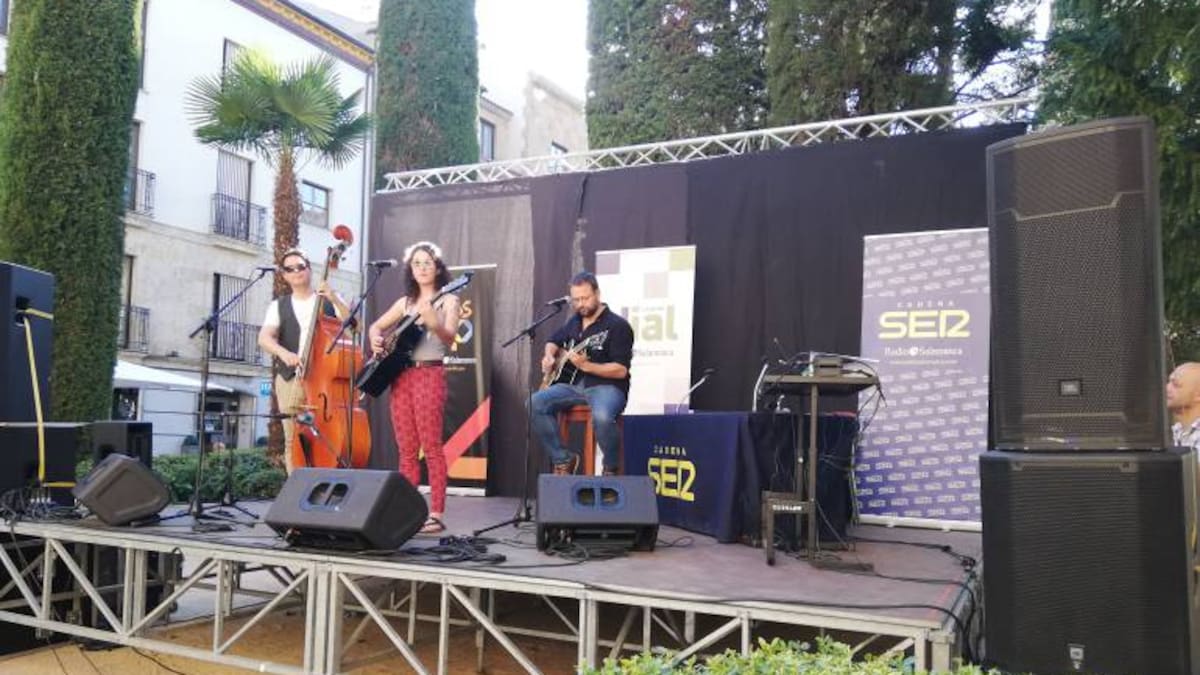 La Cabina de Radio Salamanca, escaparate de la música salmantina