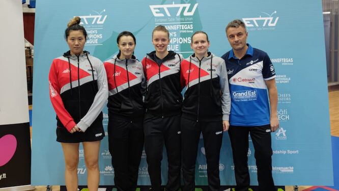 Jugadoras del Estival Clairefontaine de Tenis de Mesa.