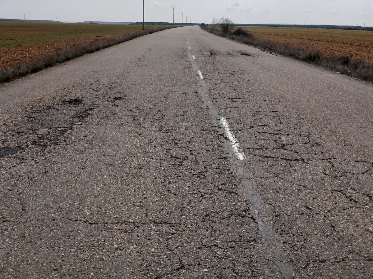 La plantilla denuncia el calamitoso estado de la carretera de acceso al CTR ante la "desidia" de la Diputación