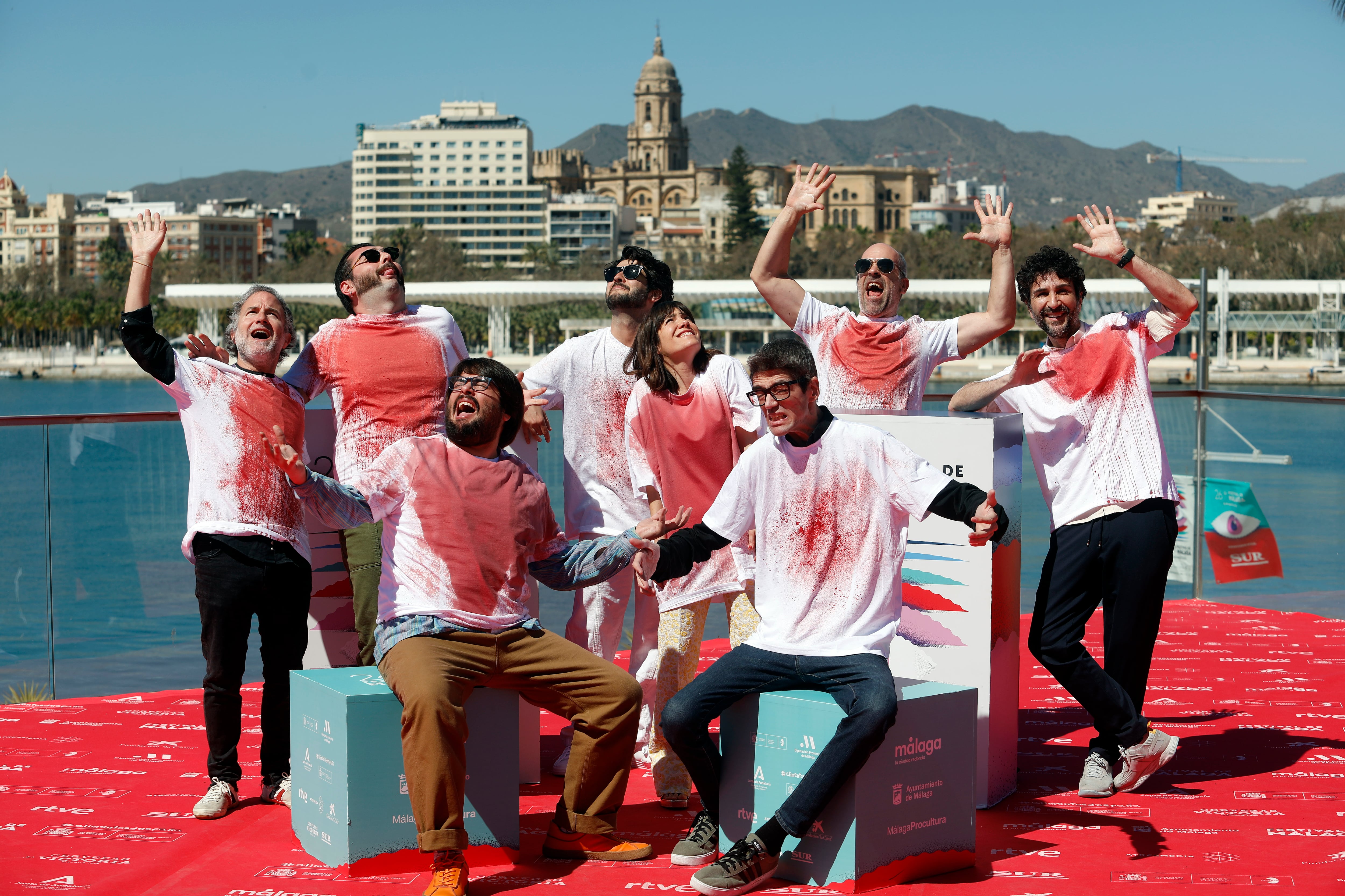 Reparto de El fantástico caso del Golem posando en el Festival de Málaga