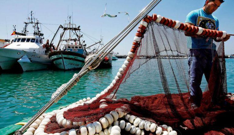 La pesca almeriense, en jaque por un nuevo plan.