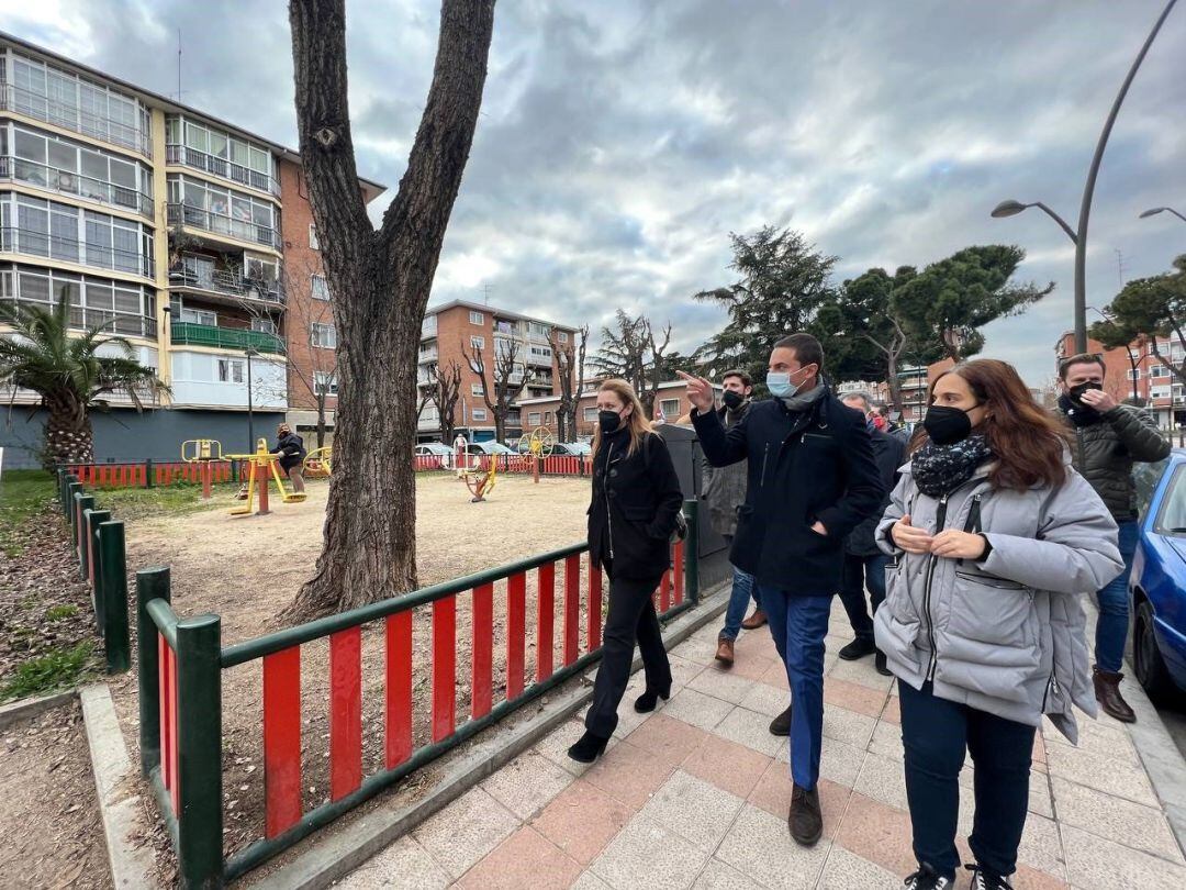 El secretario general del PSOE-M, Juan Lobato, visita Getafe con su alcaldesa, Sara Hernández.