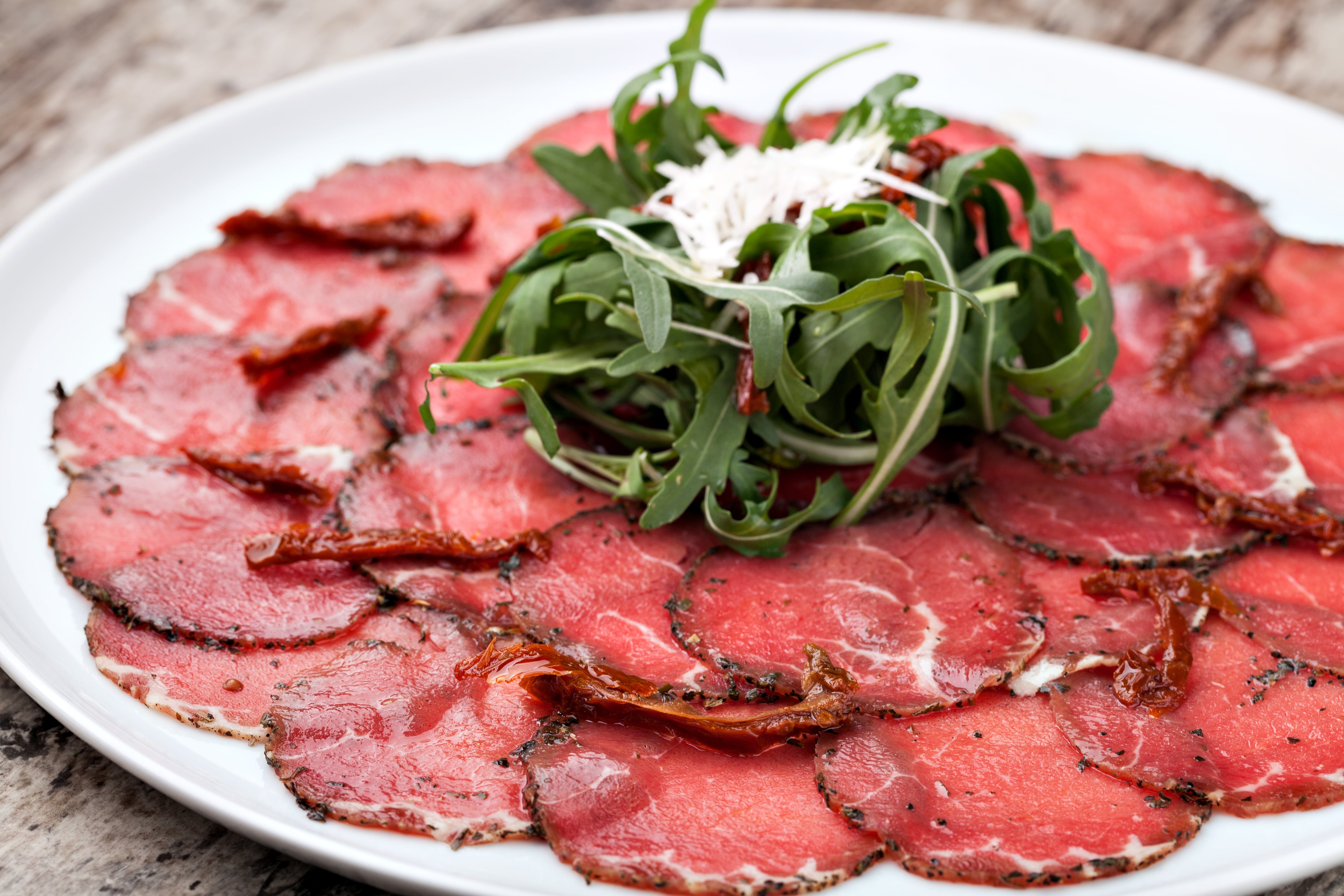 Alerta sanitaria por la presencia de Salmonella en el carpaccio con queso y salsa.