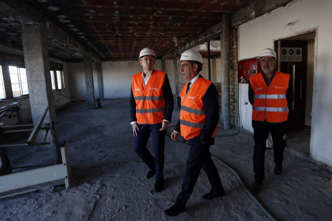 El conselleiro de facenda, Valeriano Martínez, y el vicepresidente, Alfonso Rueda. 