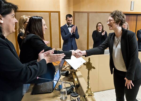 La nova consellera comunal, Alècia Verdaguer ha promès el càrrec en sessió del consell de comú