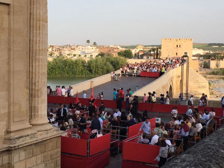 Puente Romano cortado al paso de peatones en Semana Santa 2017