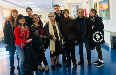 Lourdes Lancho, Javier del Pino y Javer Pérez Andújar, junto a miembros del colectivo &#039;Obreras sin fábrica&#039;