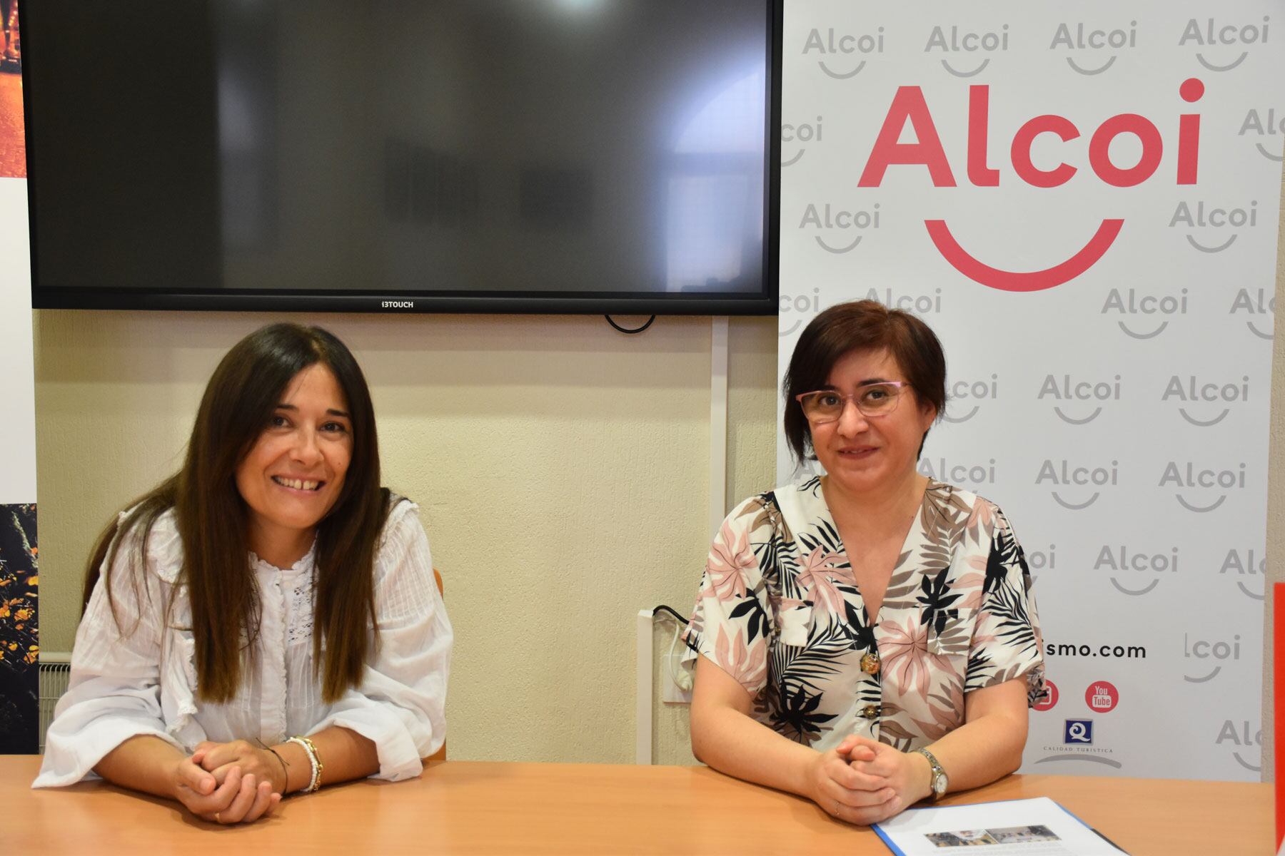 Lorena Zamorano y Elena Méndez en la presentación de las actividades del Muboma