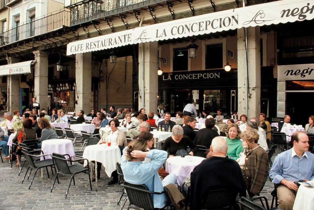 La mayor bajada en el número de parados se ha producido en el sector servicios, con 212 personas que han encontrado un empleo.