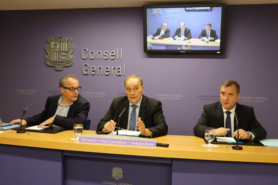 Els consellers generals de Terceravia Joan Carles Camp, Josep Pintat i Josep Majoral, ahir en roda de premsa