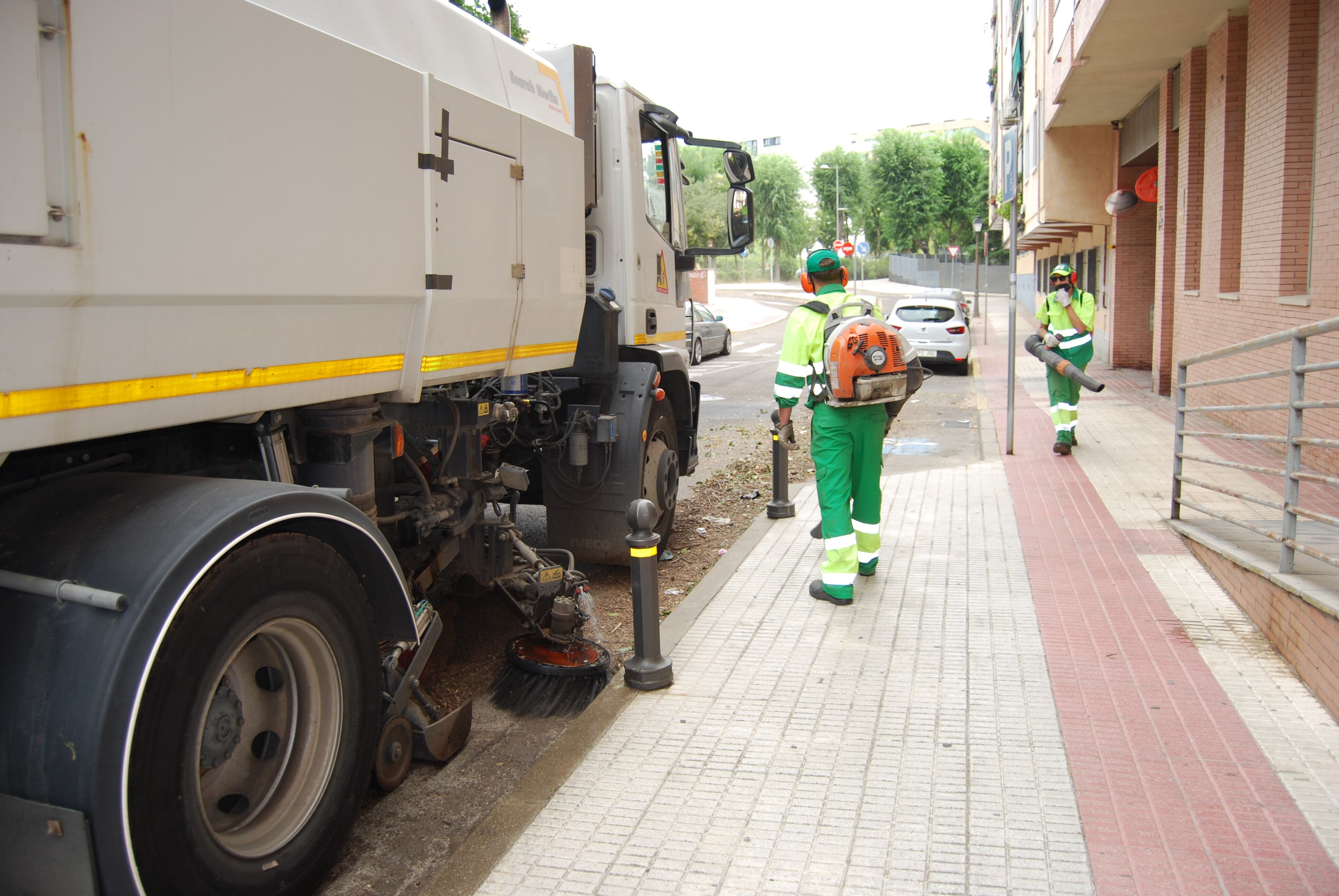 Labores de limpieza en Valdemoro