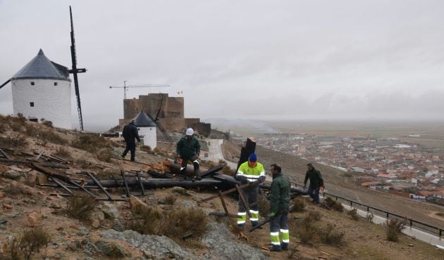 Desperfectos ocasionados por el temporal &#039;Emma&#039; en los molinos de viento de Consuegra