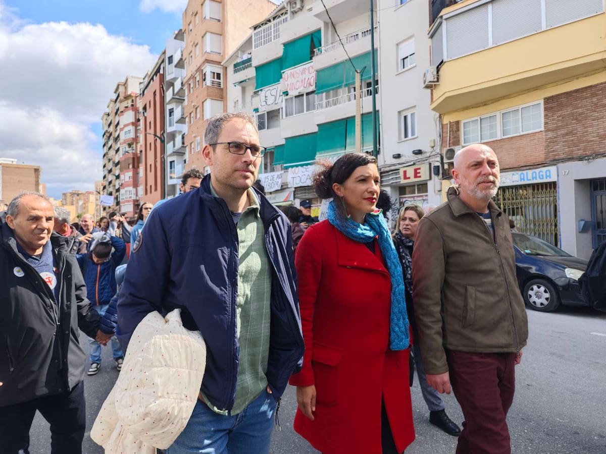 Las familias del bloque 15 de la avenida de Europa protestan contra el desahucio