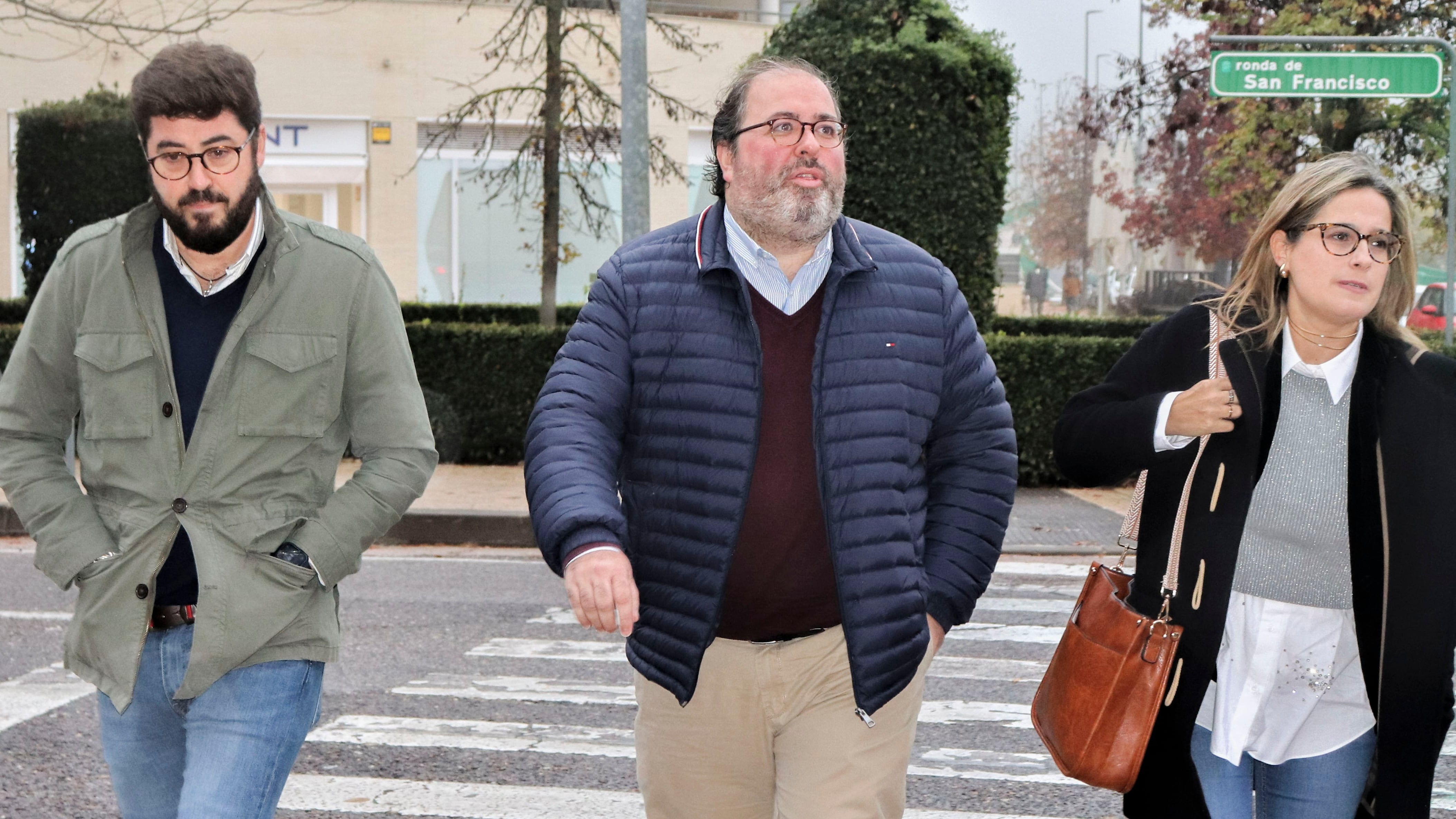 El exalcalde de Trujillo Alberto Casero (c), diputado nacional del PP en la pasada legislatura, a su llegada a la Audiencia Provincial de Cáceres este martes, para asistir a la audiencia previa de la causa abierta contra él por presuntos delitos de prevaricación y malversación durante su etapa municipal