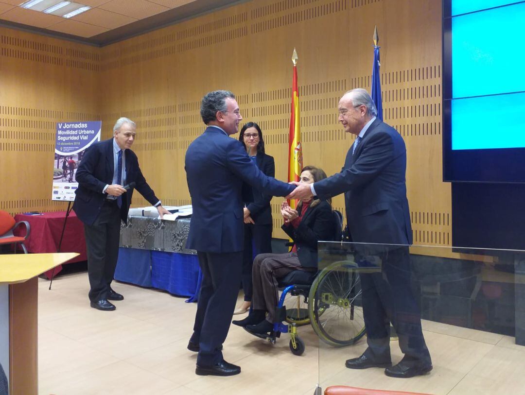 El concejal de movilidad, Fernando Salguero, recogía el premio en Madrid