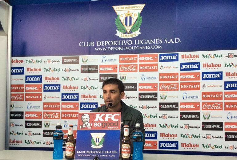 Asier Garitano en la sala de prensa de Butarque