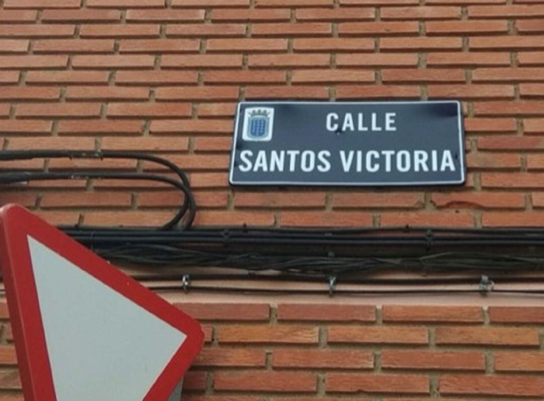 El cambio de placas en Medina ha modificado el nombre de una de las calles