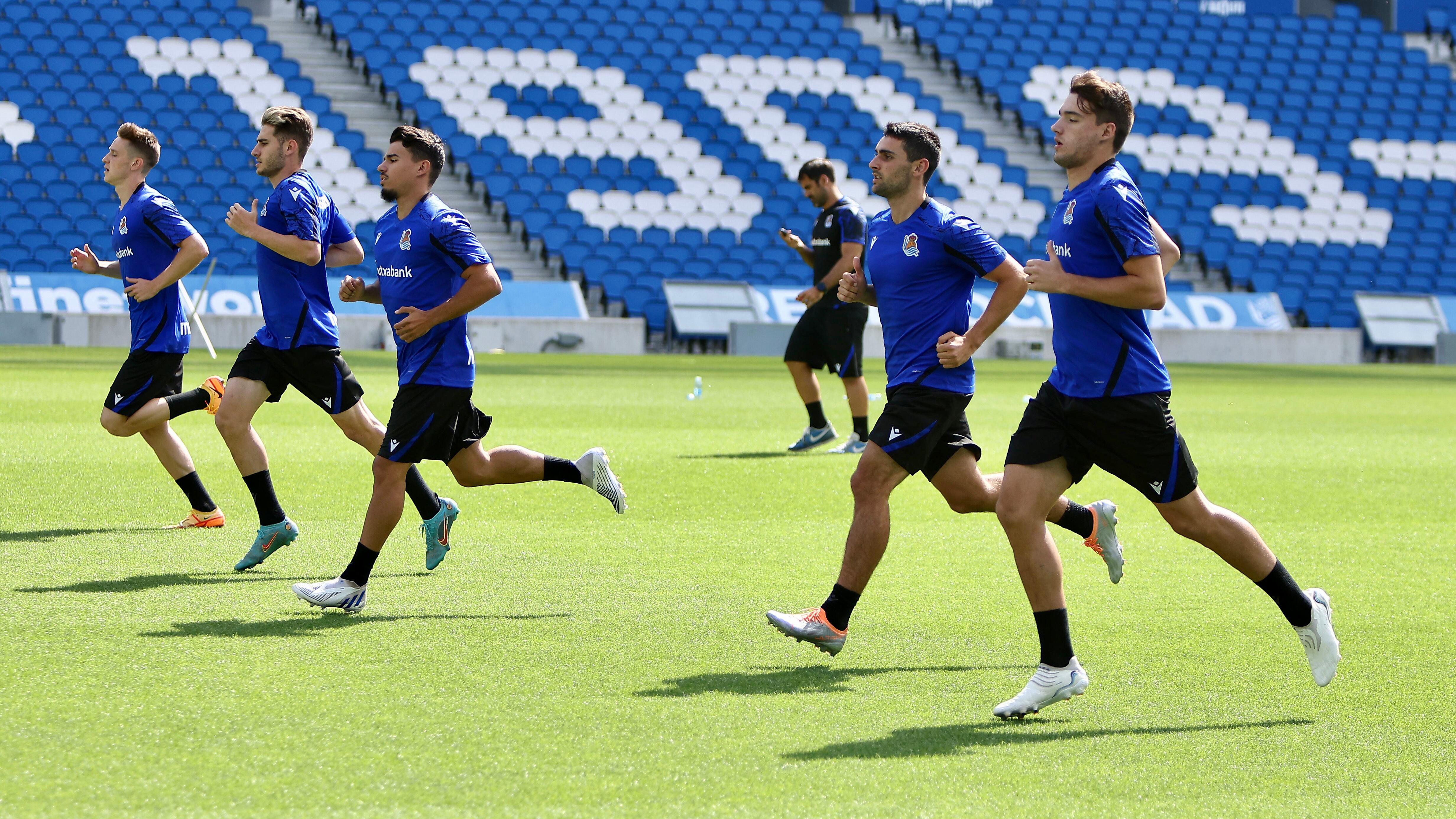 Urko, Ander, Näis, Robert y Beñat en pleno esfuerzo en el Reale Arena.