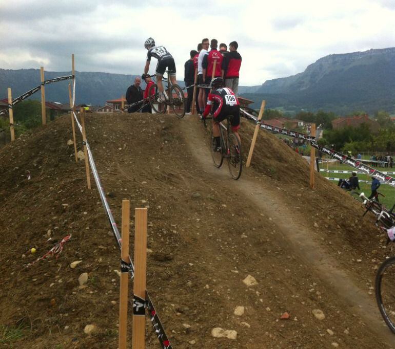 Montículo en la parte alta de la campa del Ciclocross de Orduña.