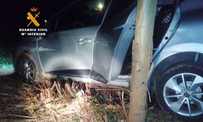 Coche en el que fueron localizados el menor y su padre.