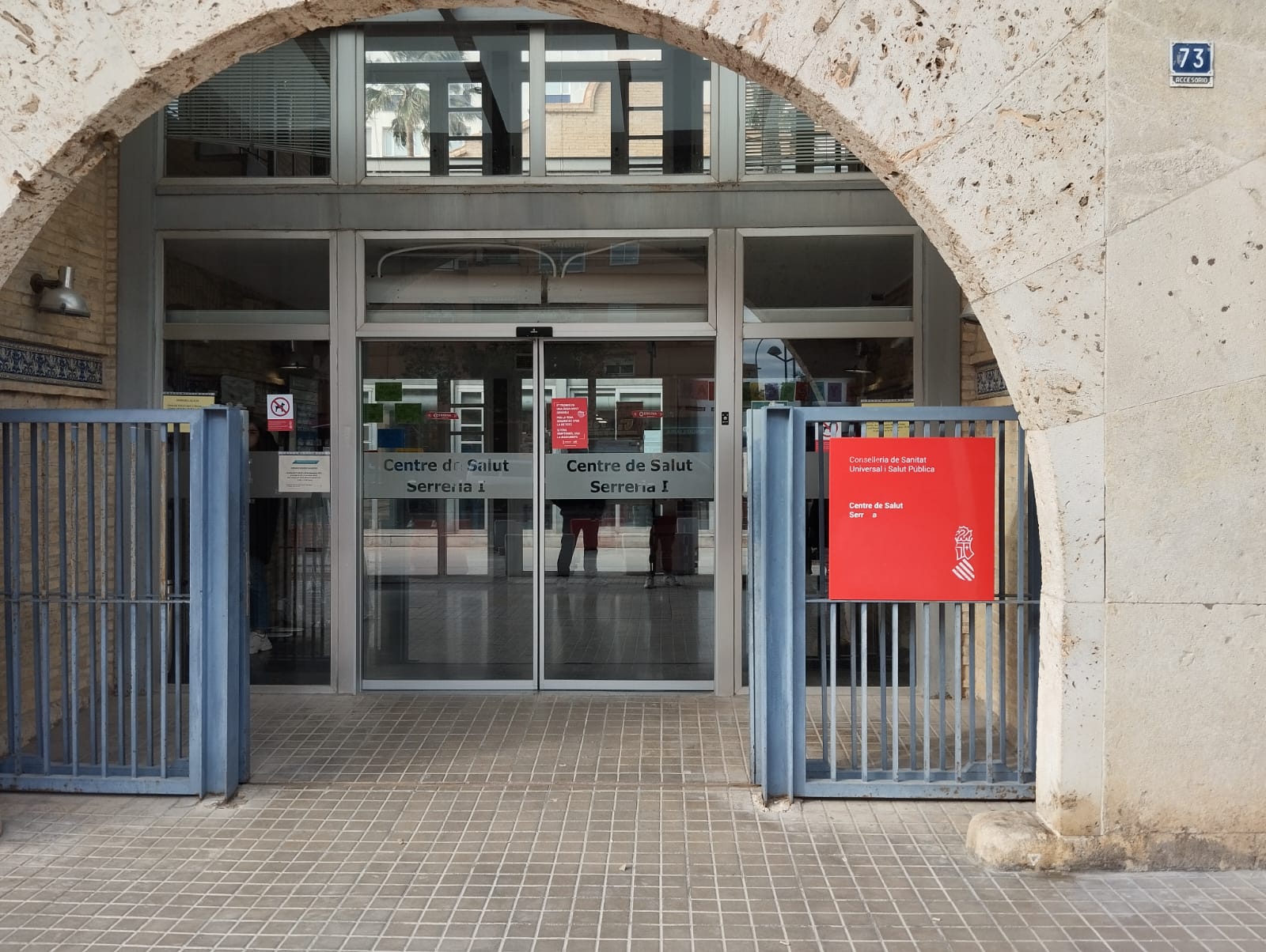 Entrada del centro de salud Serrería I de València