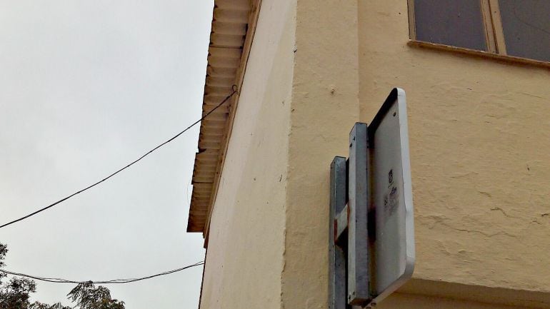 Imagen de la estructura de fibrocemento en un edificio del interior del Colegio Nuestra Señora de Los Remedios de Cártama