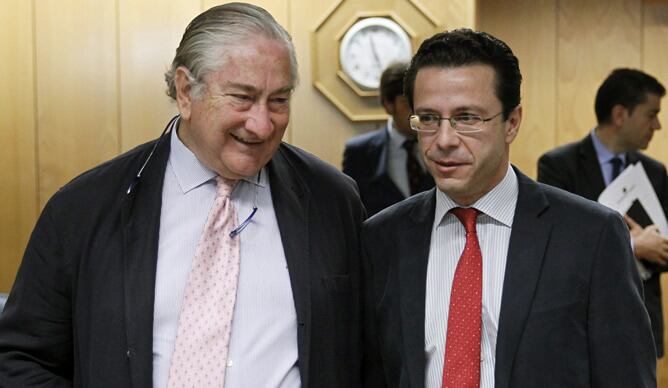 Javier Rodríguez junto a Javier Fernández-Lasquetty en una fotografía de archivo