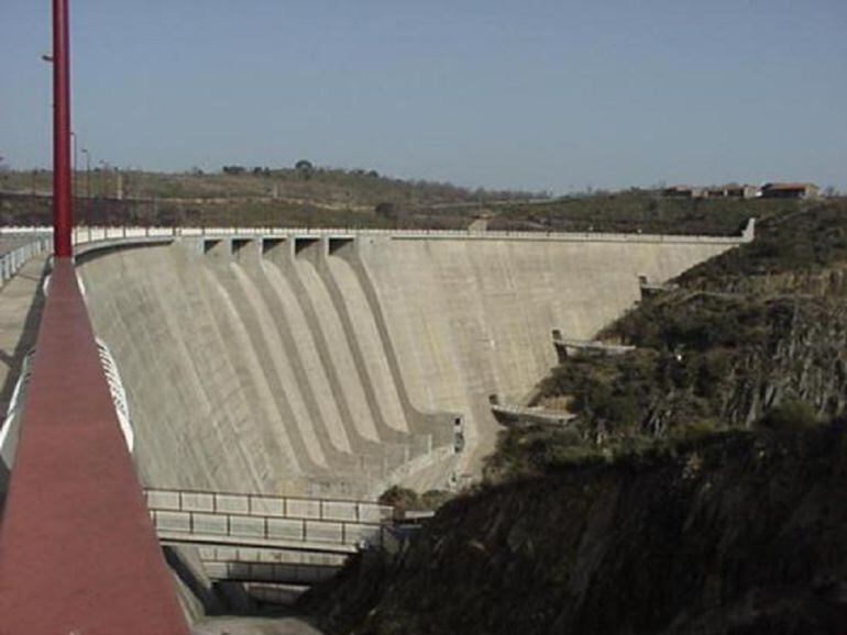 Presa de Irueña.