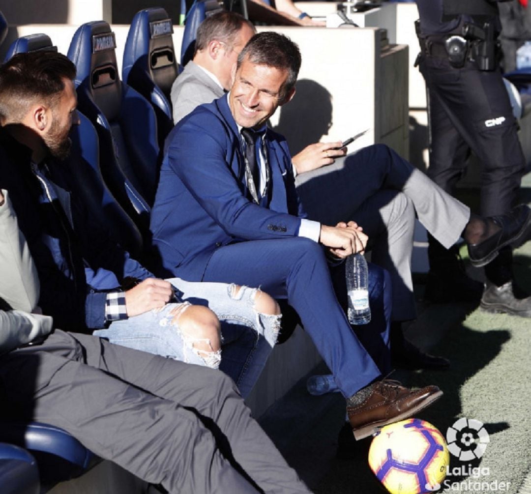 Tito en el banquillo del Estadio de La Cerámica