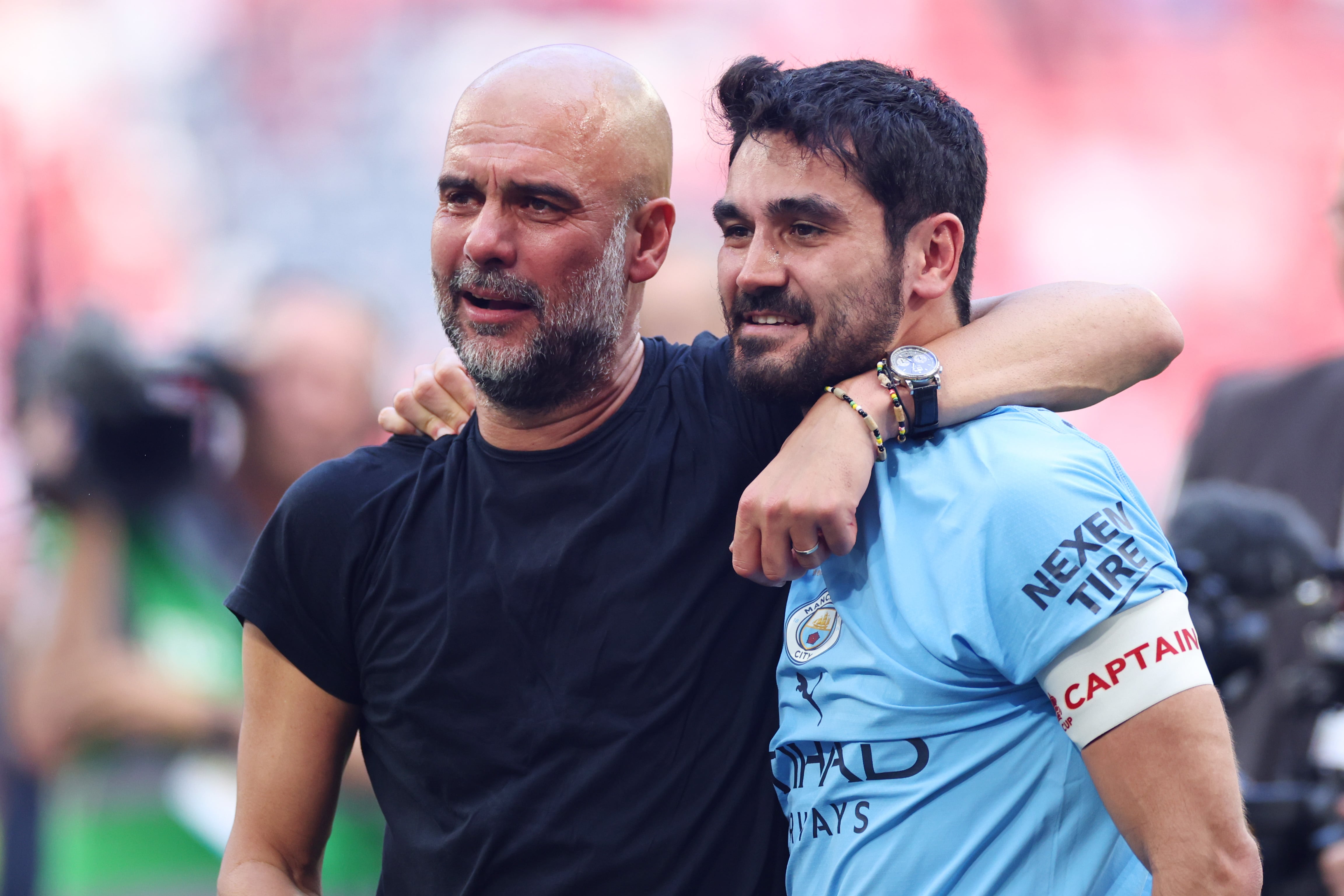 Pep Guardiola abraza a Ilkay Gundogan tras ganar la FA Cup de esta temporada