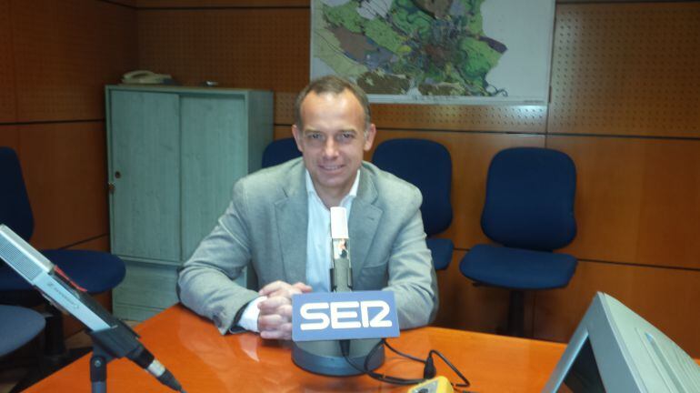 Christian Lapetra en los estudios de Radio Zaragoza