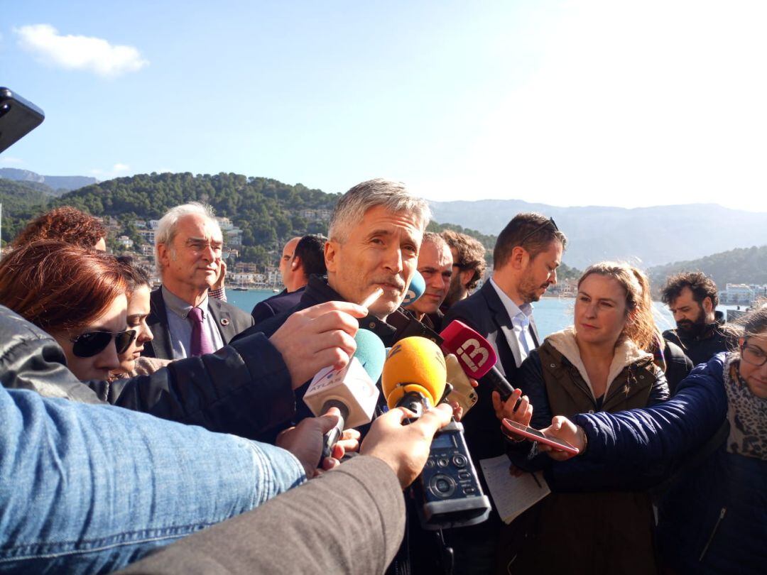 Este martes el ministro del Interior, Fernando Grande-Marlaska, ha visitado la base naval del Puerto de Sóller.