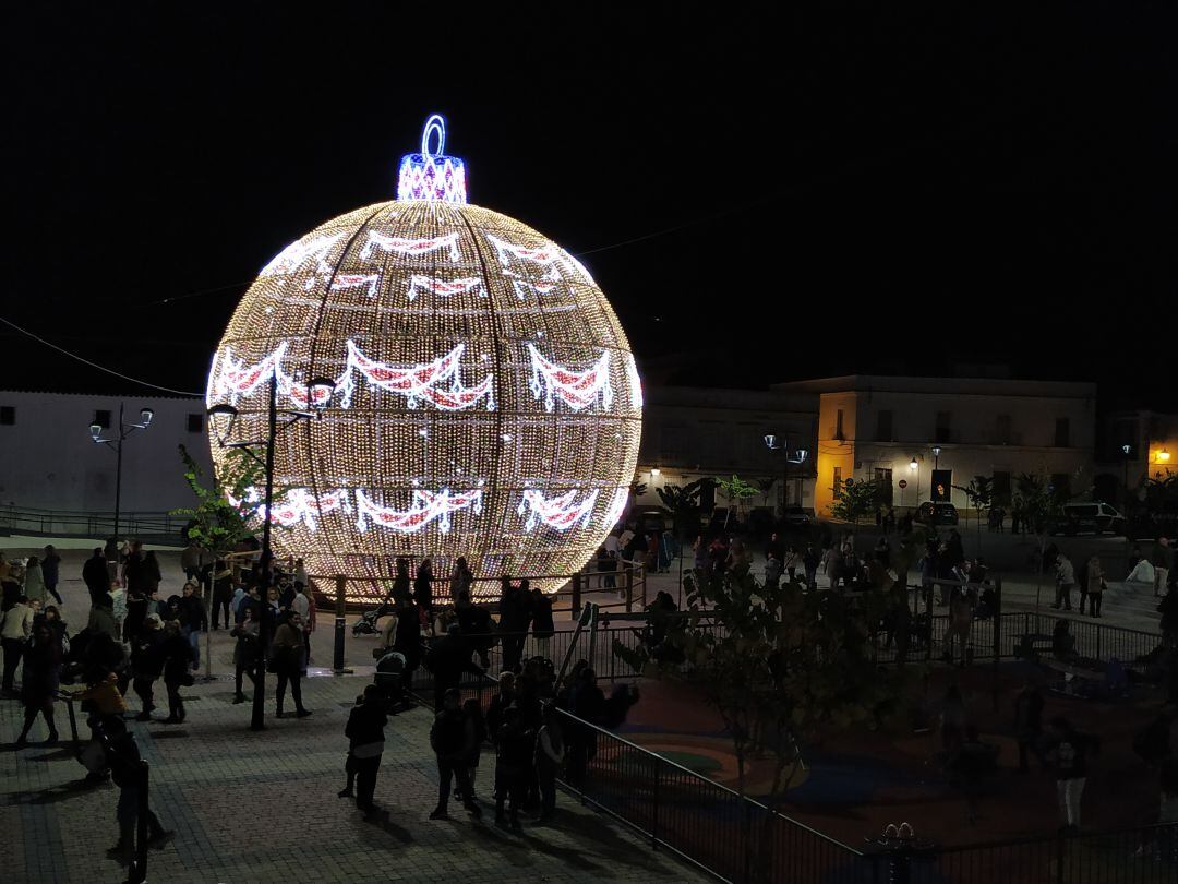 La bola gigante en plaza Belén durante la pasada Navidad