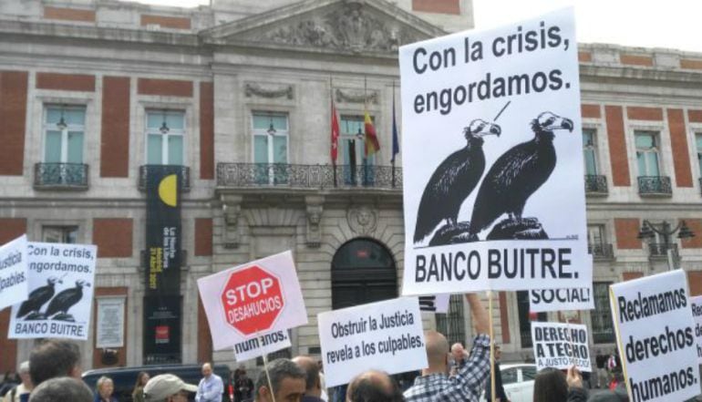 Manifestación contra la venta de vivienda pública