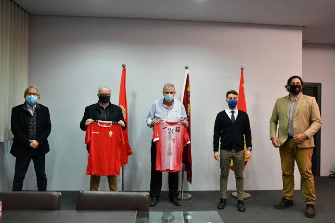 El Real Murca añade el balonmano a sus secciones