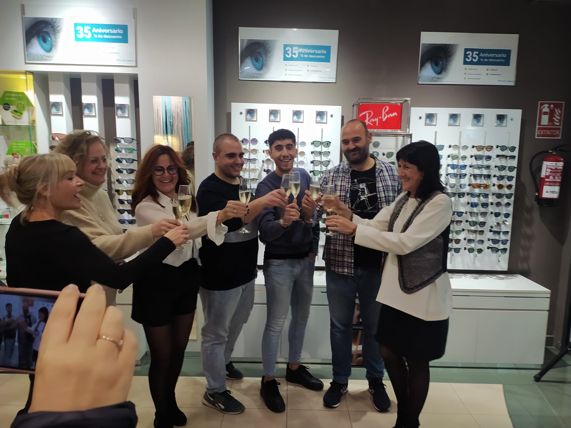 La plantilla de Opticalia Murillo celebra su 35 aniversario