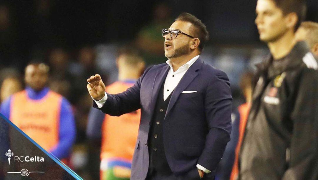 Antonio Mohamed durante un partido con el celta de Vigo